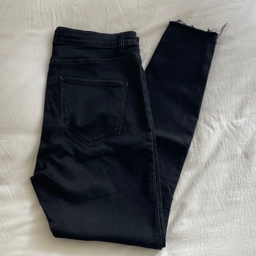 $5! 2 for $10🌹Zara Black Cropped Skinny Stretch Distressed Jeans Sz 10
